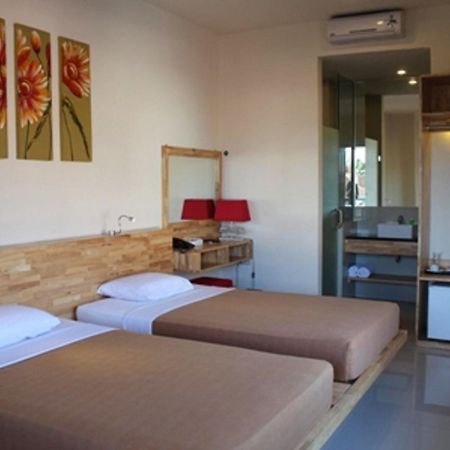 Hotel Karthi Kuta Кута Екстериор снимка