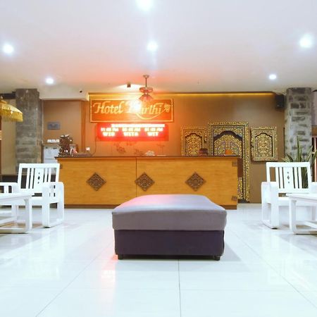 Hotel Karthi Kuta Кута Екстериор снимка