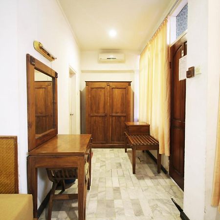 Hotel Karthi Kuta Кута Екстериор снимка