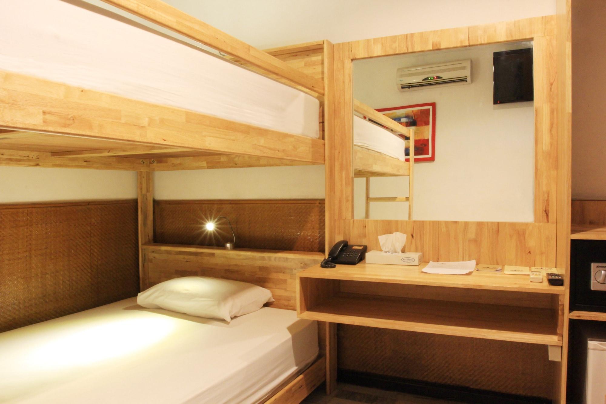 Hotel Karthi Kuta Кута Екстериор снимка