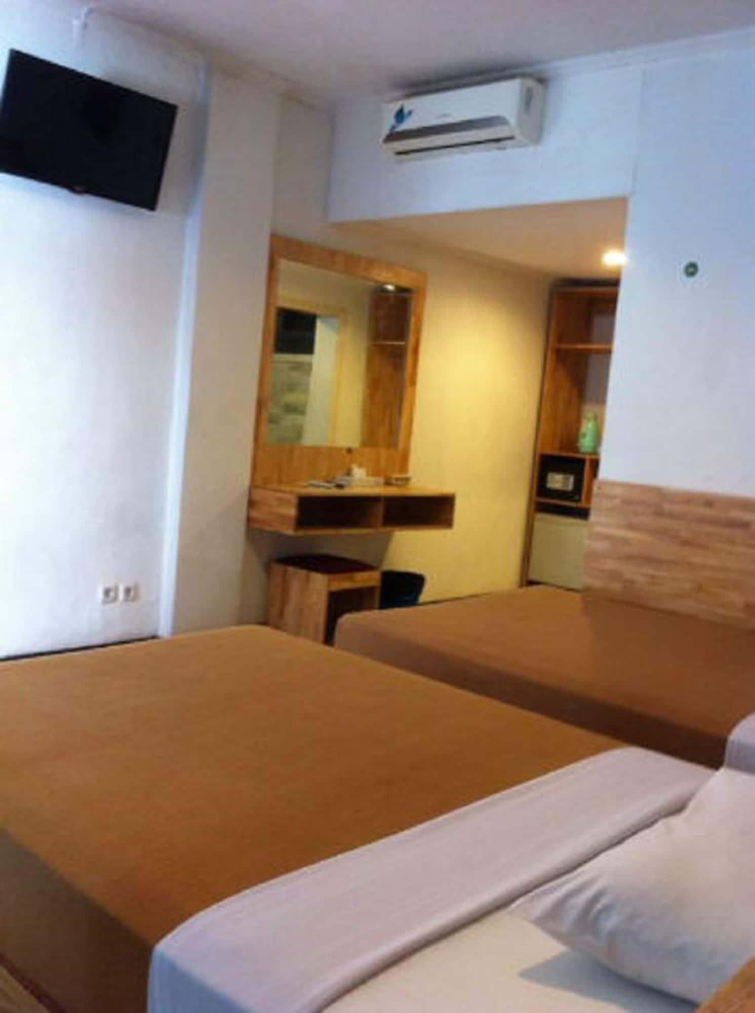 Hotel Karthi Kuta Кута Екстериор снимка