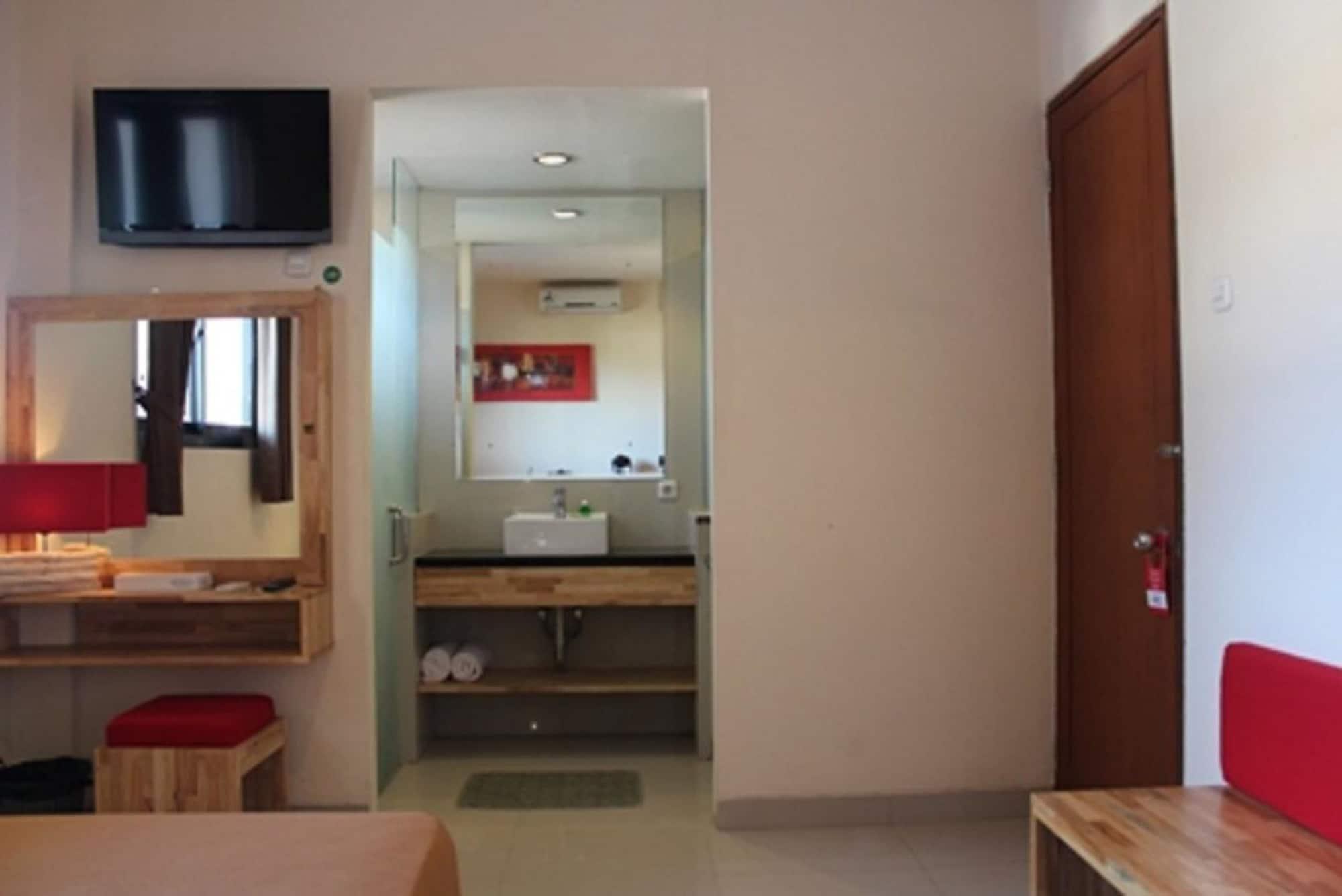 Hotel Karthi Kuta Кута Екстериор снимка