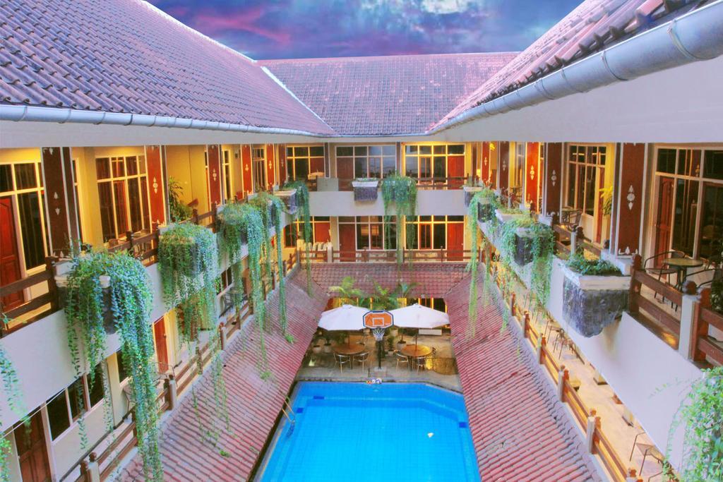 Hotel Karthi Kuta Кута Екстериор снимка