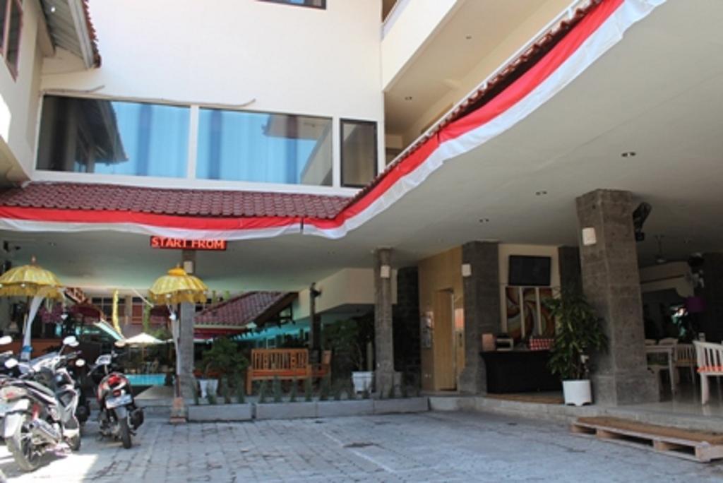 Hotel Karthi Kuta Кута Екстериор снимка