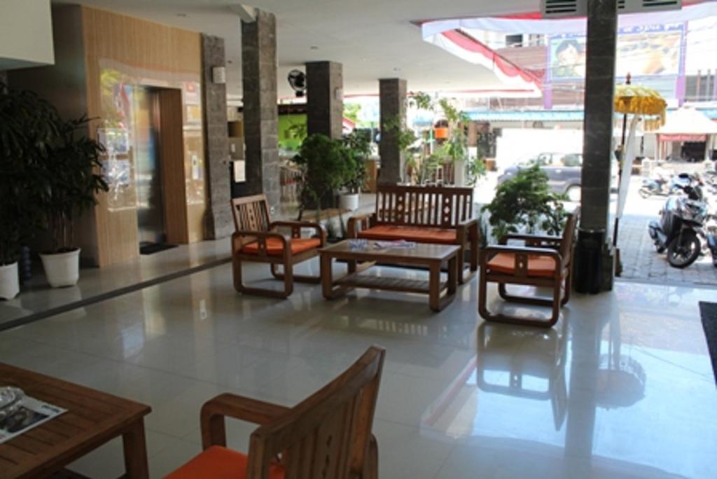 Hotel Karthi Kuta Кута Екстериор снимка
