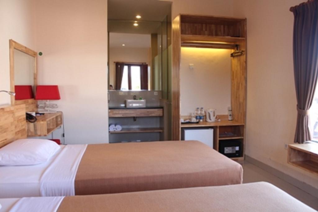 Hotel Karthi Kuta Кута Екстериор снимка
