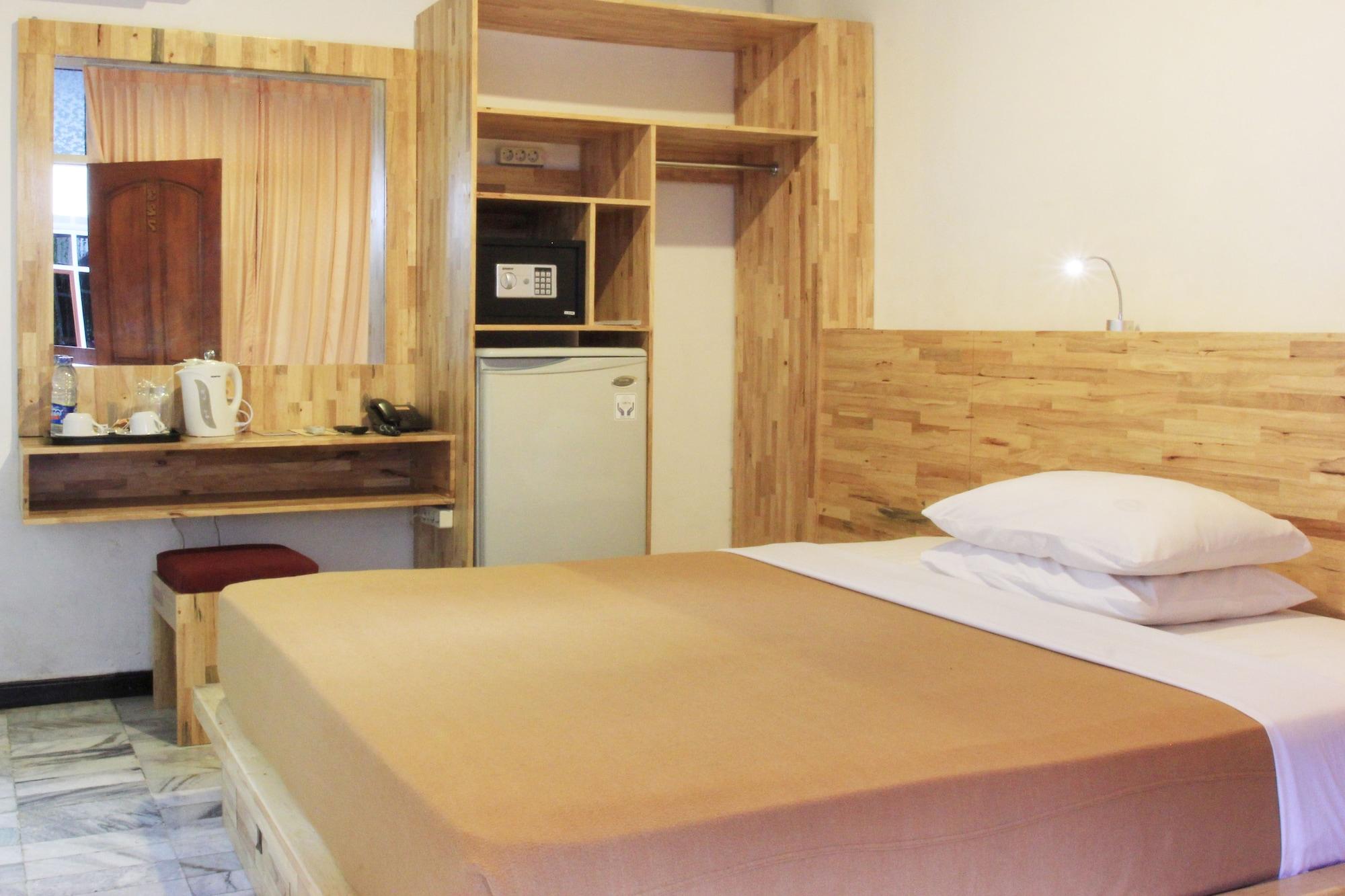 Hotel Karthi Kuta Кута Екстериор снимка