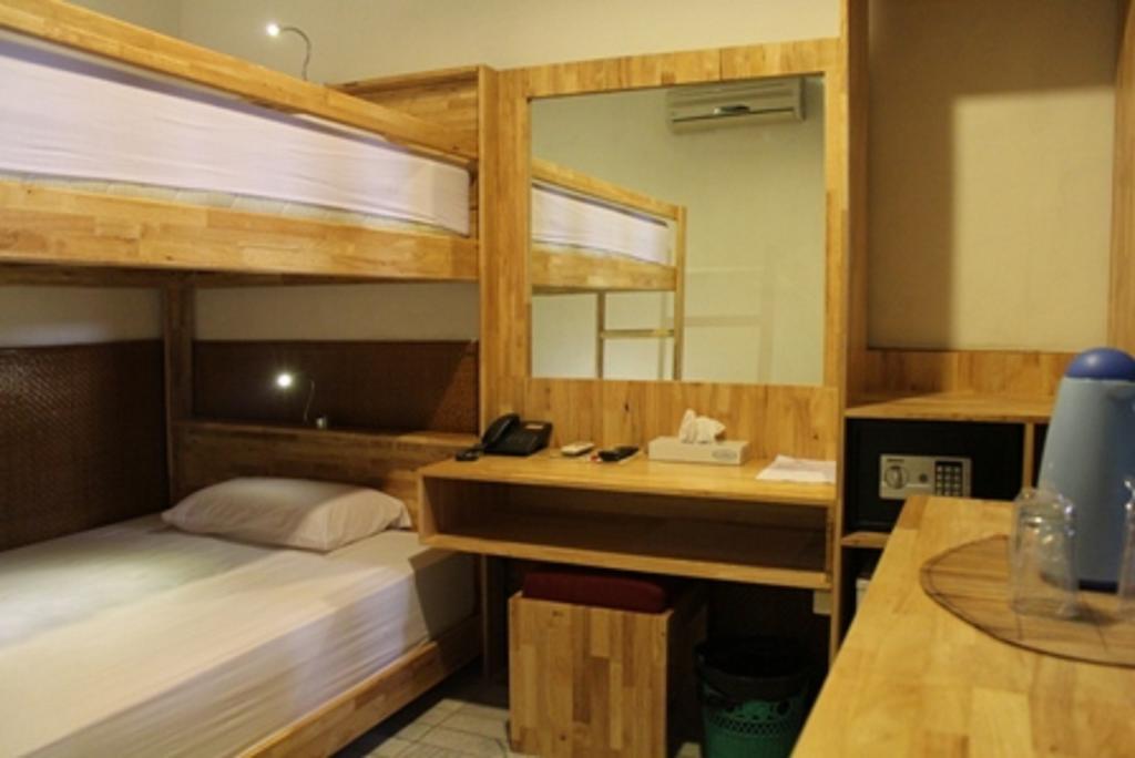 Hotel Karthi Kuta Кута Стая снимка