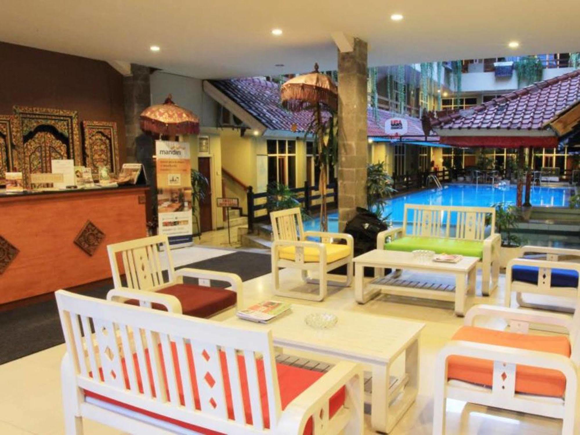 Hotel Karthi Kuta Кута Екстериор снимка