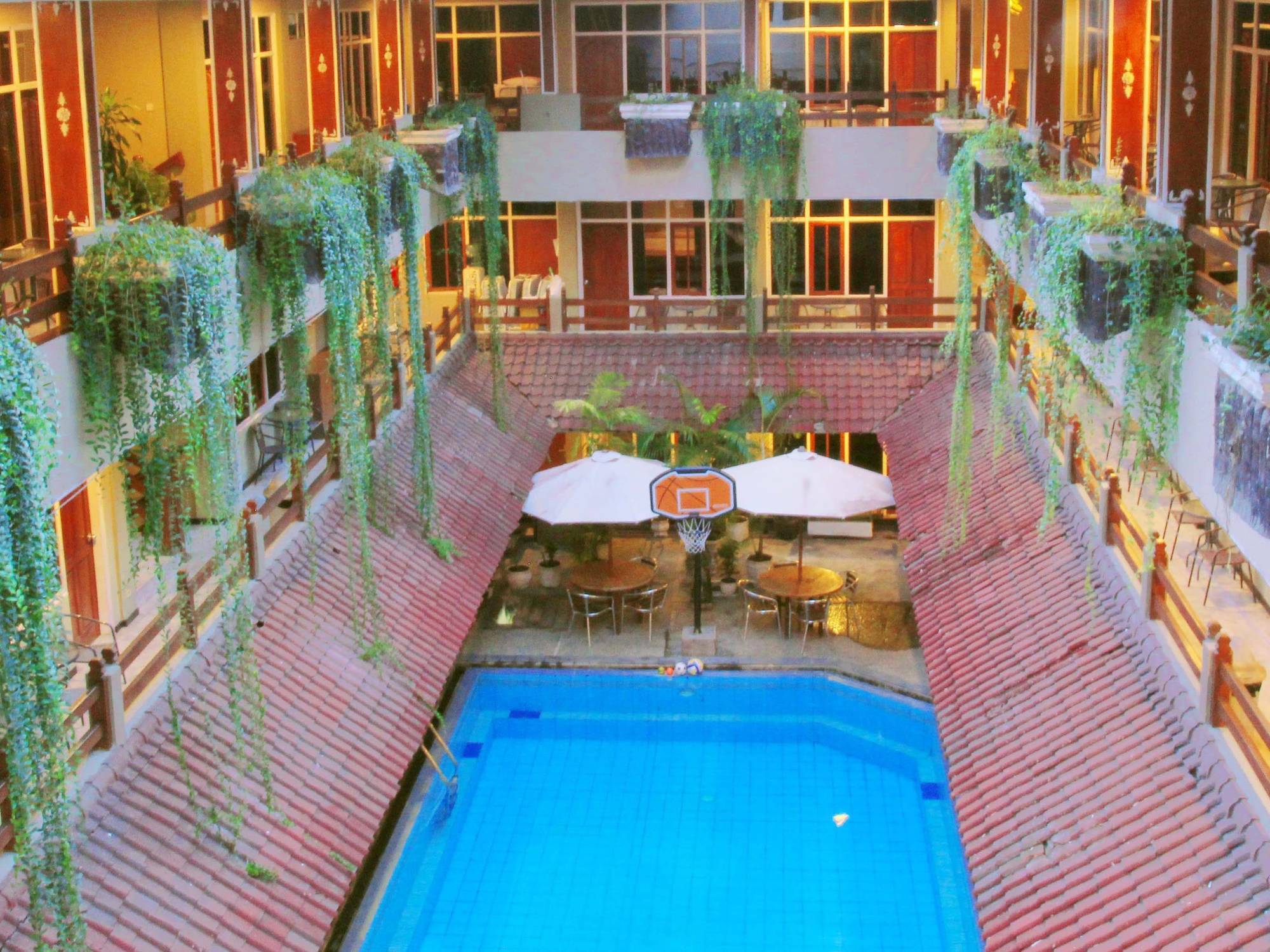 Hotel Karthi Kuta Кута Екстериор снимка