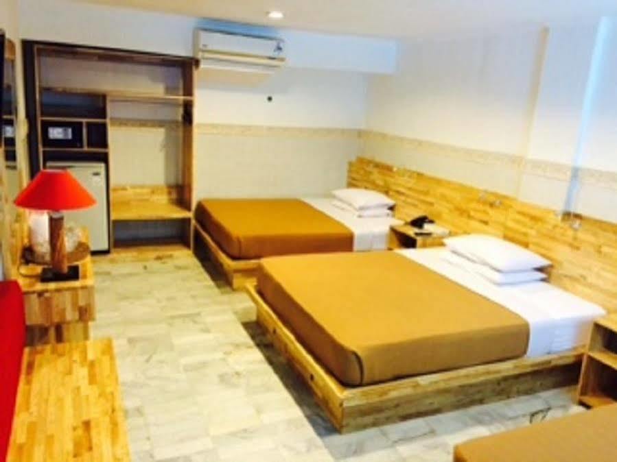 Hotel Karthi Kuta Кута Екстериор снимка