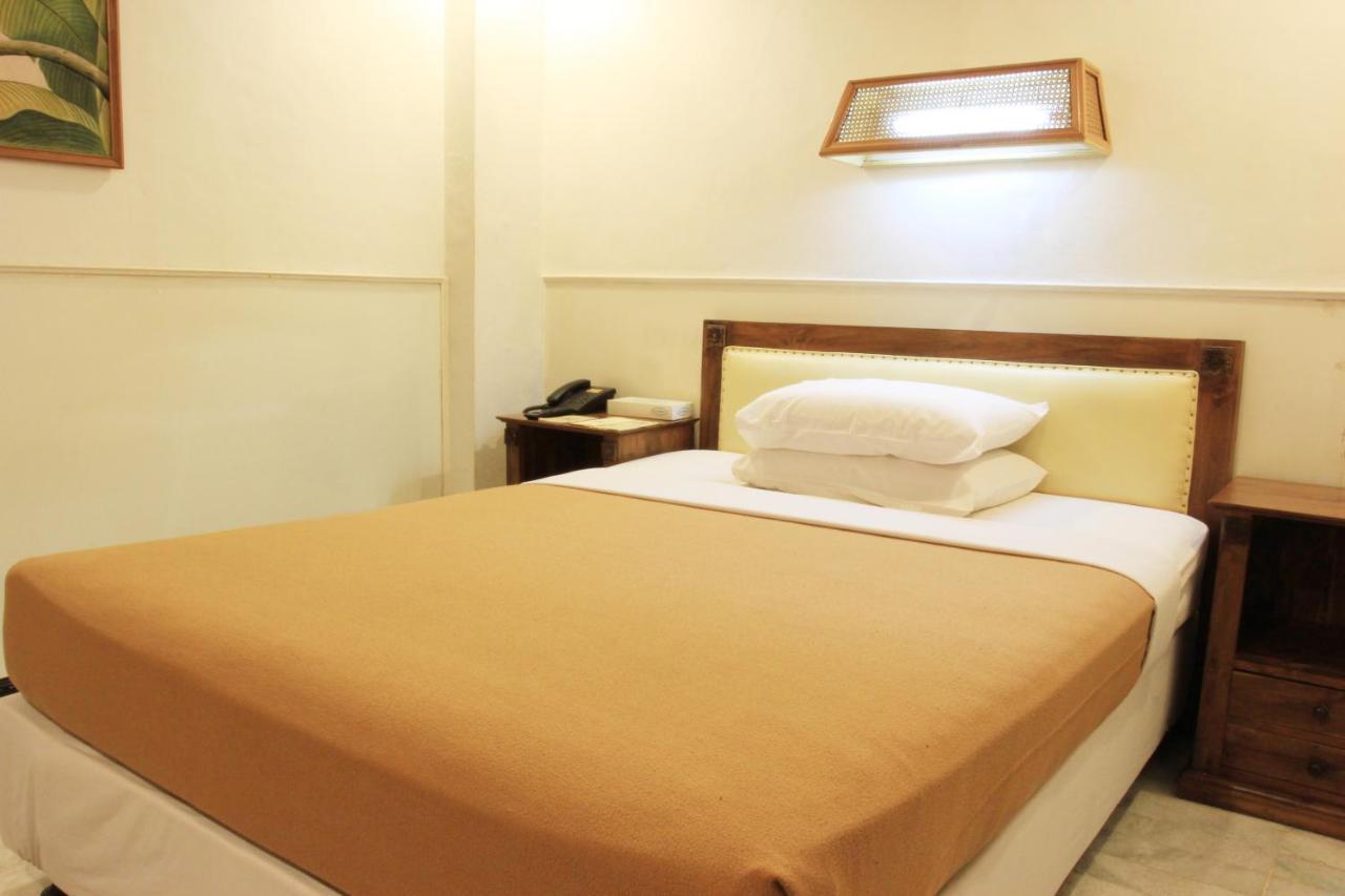 Hotel Karthi Kuta Кута Екстериор снимка
