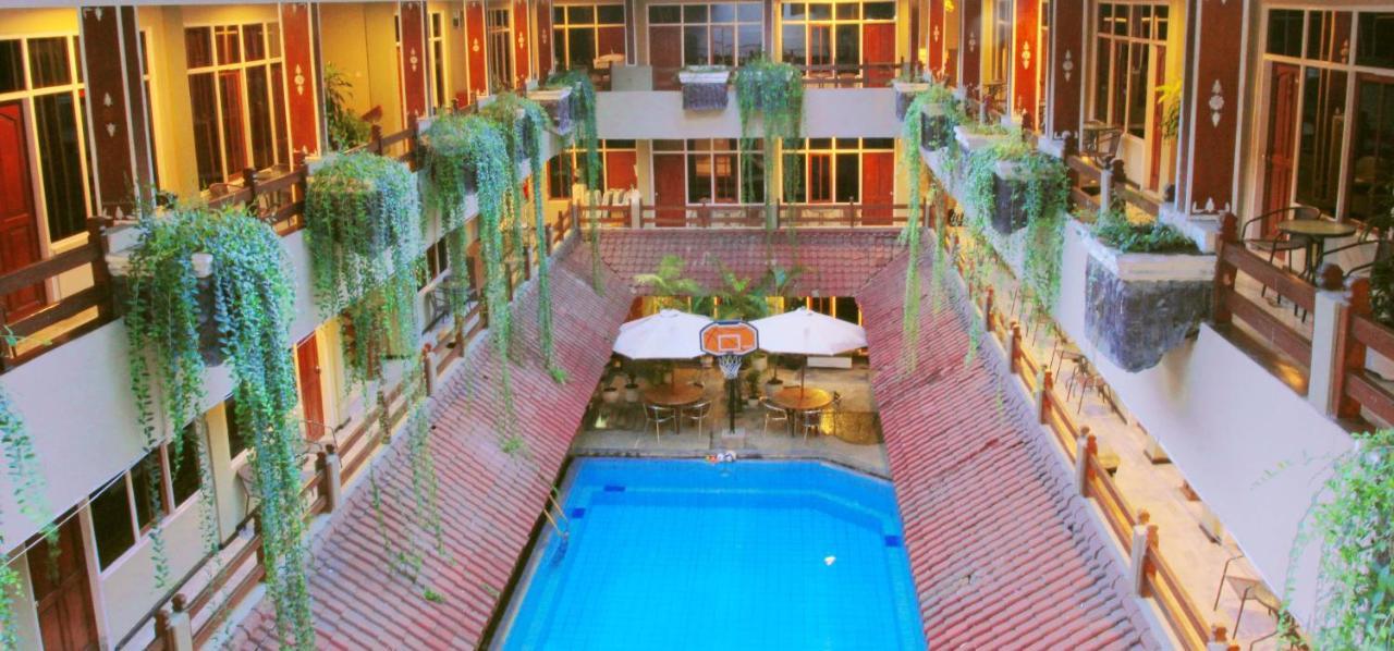 Hotel Karthi Kuta Кута Екстериор снимка