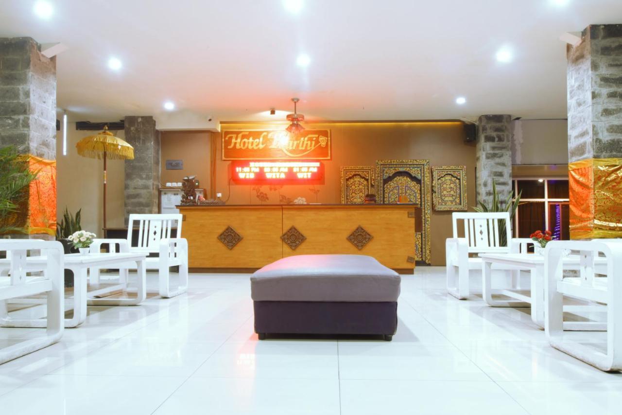 Hotel Karthi Kuta Кута Екстериор снимка